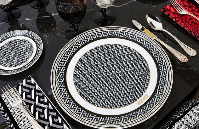 Versace: luxury plates and dinnerware - MDMAISON